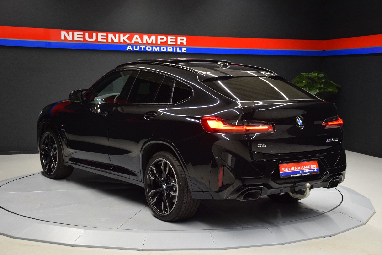 Fahrzeugabbildung BMW X4 M40i xD Laser Pano ACC h/k AHK 360° 21"Memory