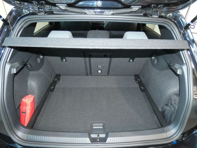 Golf 1.5 TSI R-Line AHK ACC SHZ APP CONNECT LED