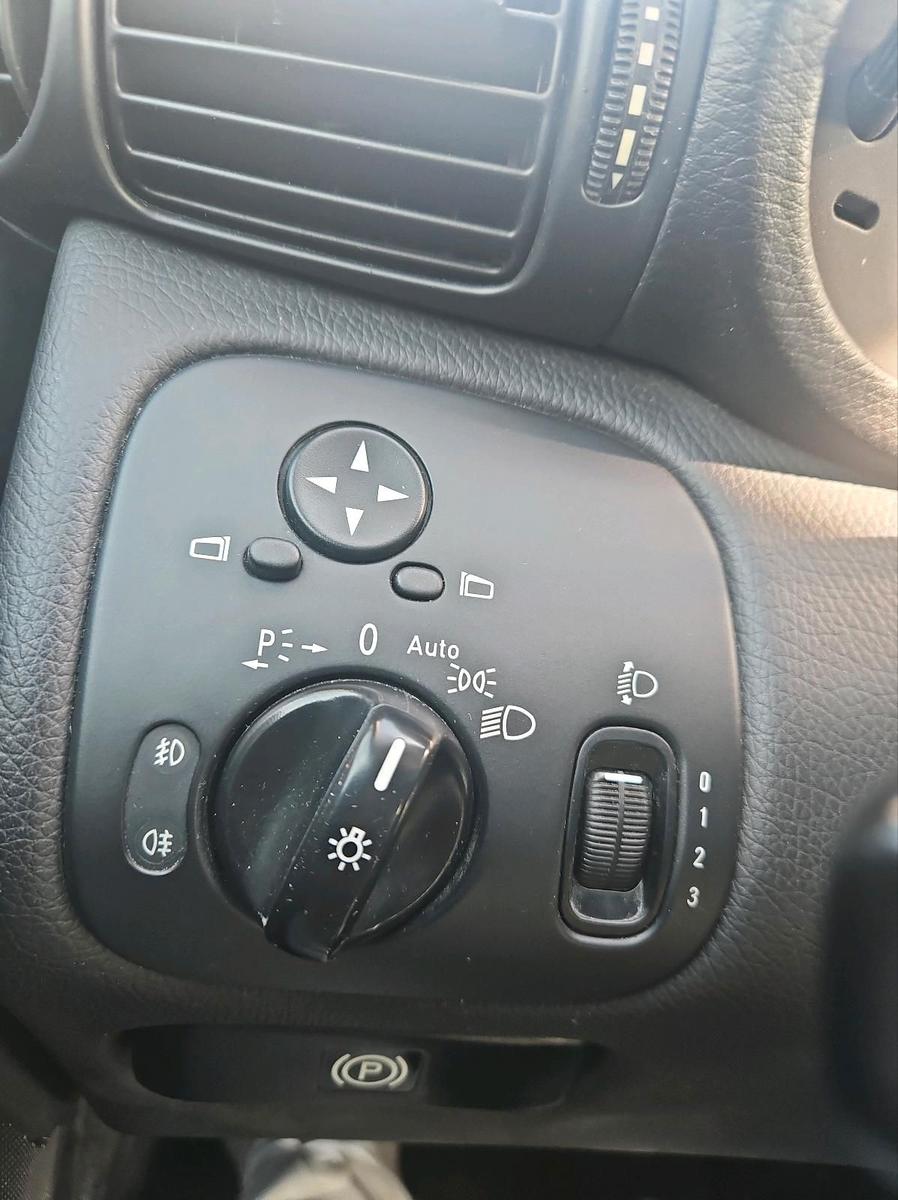 Mercedes-Benz C180 2004 — photo 12