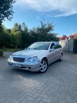 Mercedes-Benz Mercedes-C240//AUTOMATIK/4MATIC/TÜV/AHK - Mercedes-Benz C 240: 4matic