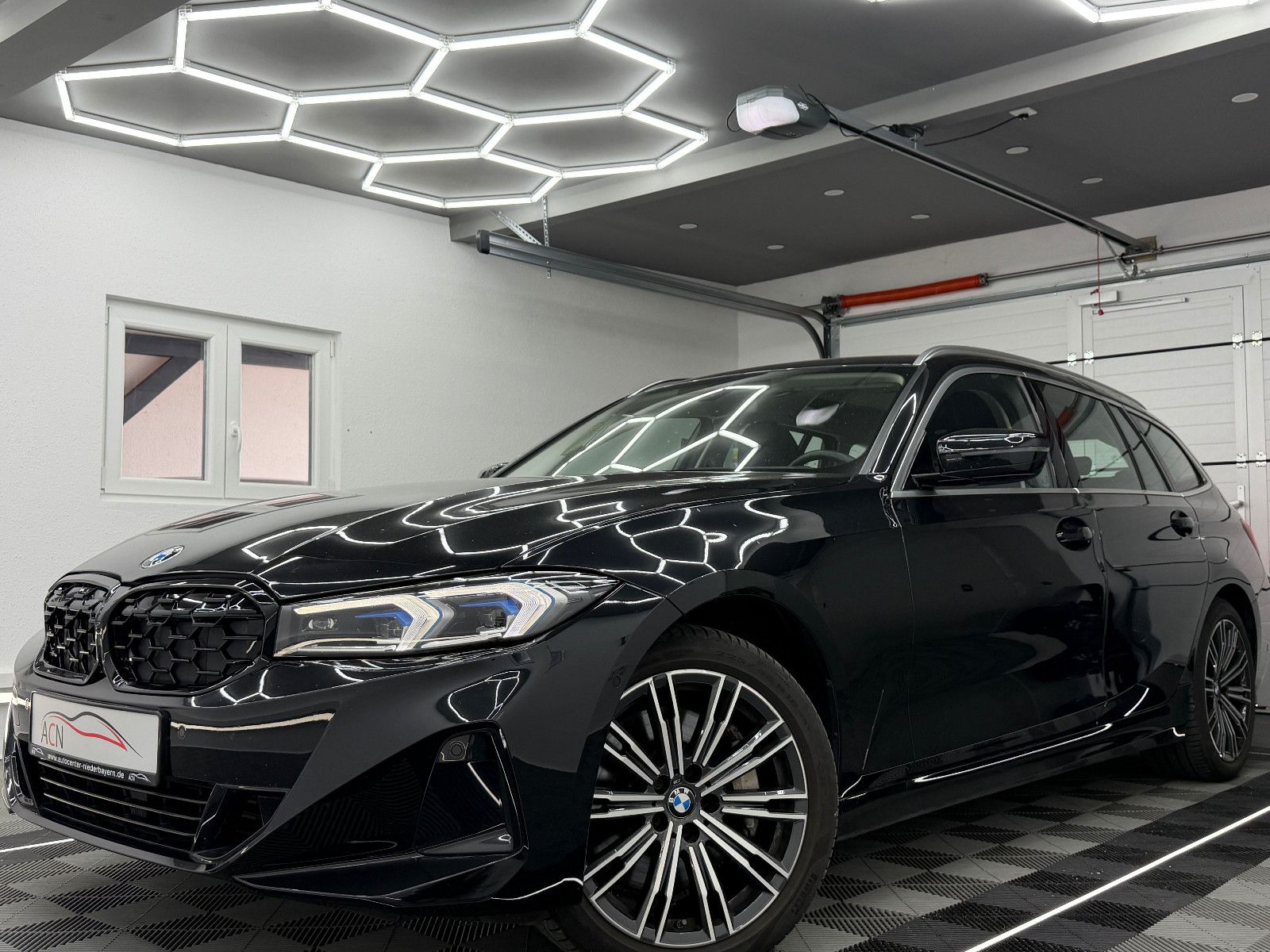 Fahrzeugabbildung BMW 330 d xDrive Touring/LED/CURVED/HuD/AHK/FACELIFT