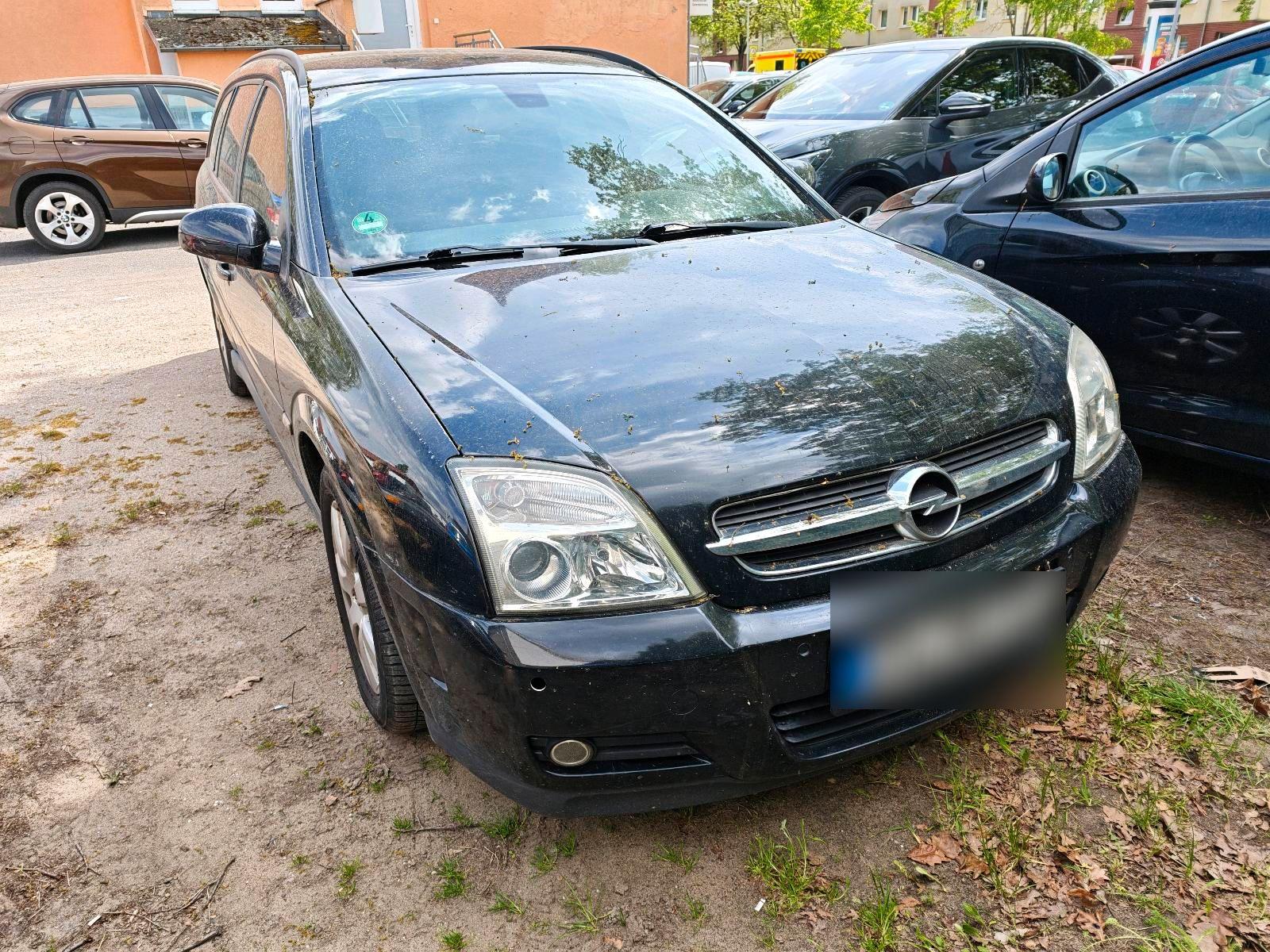 Opel Vectra 2005 — rear view