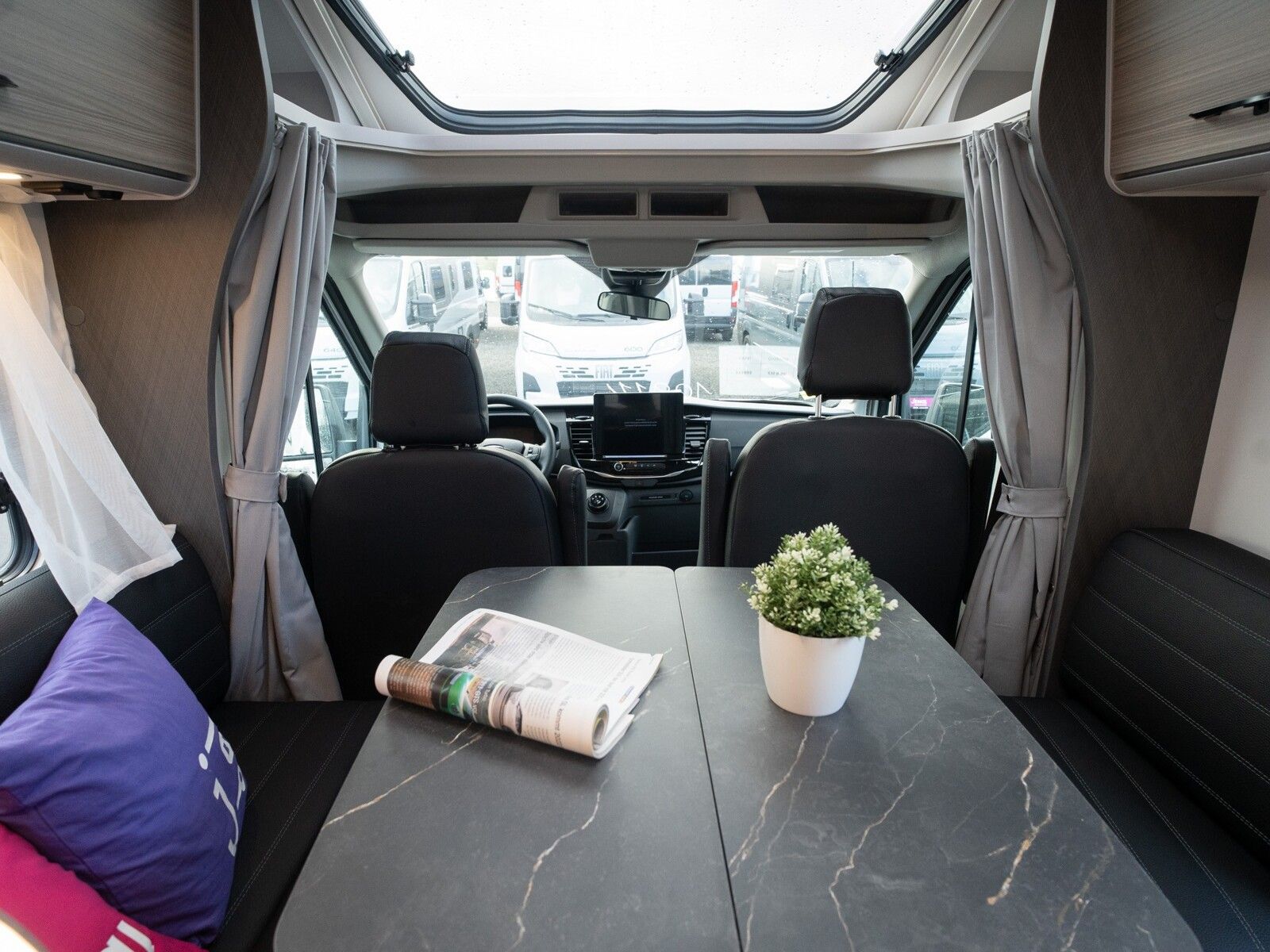 Fahrzeugabbildung Etrusco V Ford 6.8 SCF Complete Selection! Dieselheizung