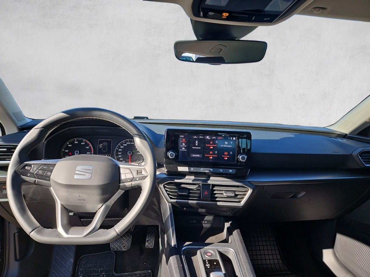 Fahrzeugabbildung SEAT Leon Sportstourer eTSI DSG Style Sitzheizung