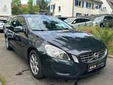 Volvo V60 Kombi Kinetic  NAVI|PDC|Tempo|Klima - Volvo V60 Gebrauchtwagen in Stuttgart
