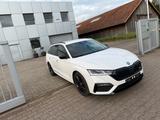Skoda Octavia RS *HUD*AMBIENTE*KAMERA*ACC*LANE*SIDE* - Skoda Octavia: Kombi, Ambiente