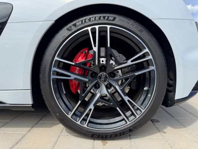 Fahrzeugabbildung Audi R8 5.2 FSI Performance Carbon Sportpaket Navi Le