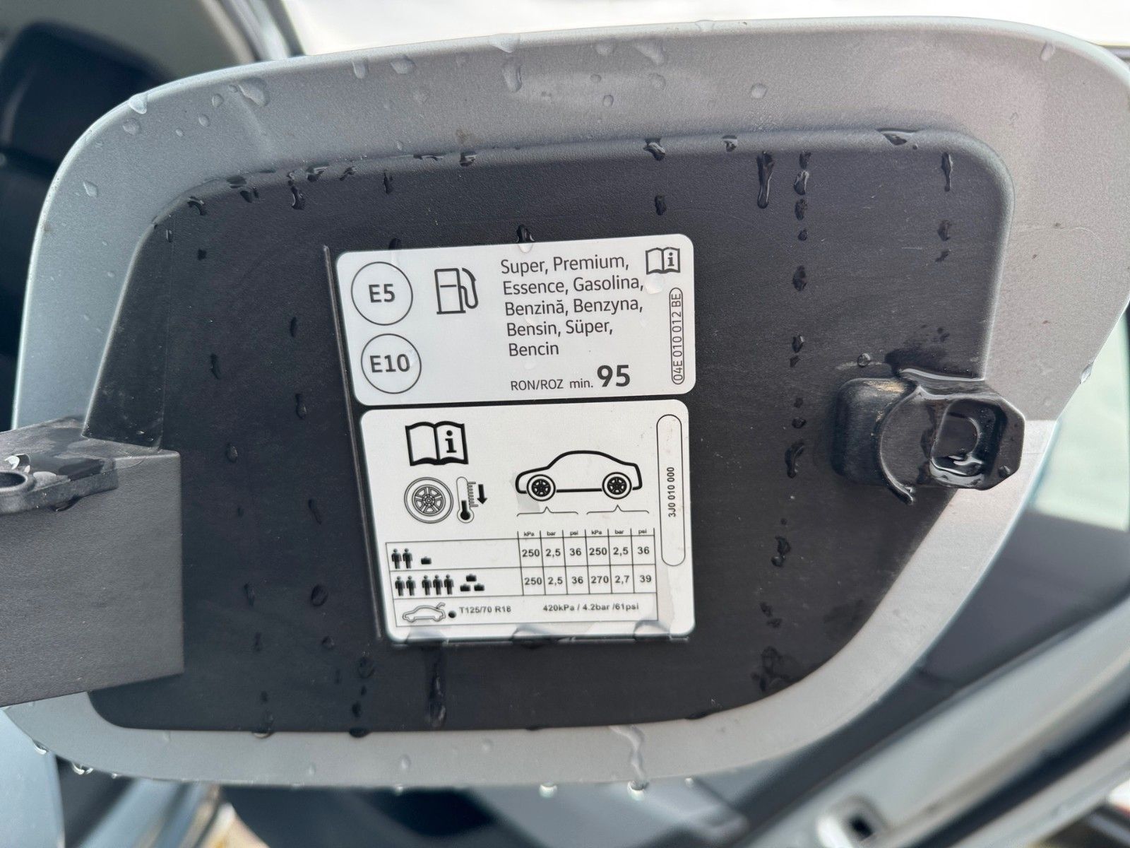 Fahrzeugabbildung Volkswagen Passat Variant 1.5 eTSI Business