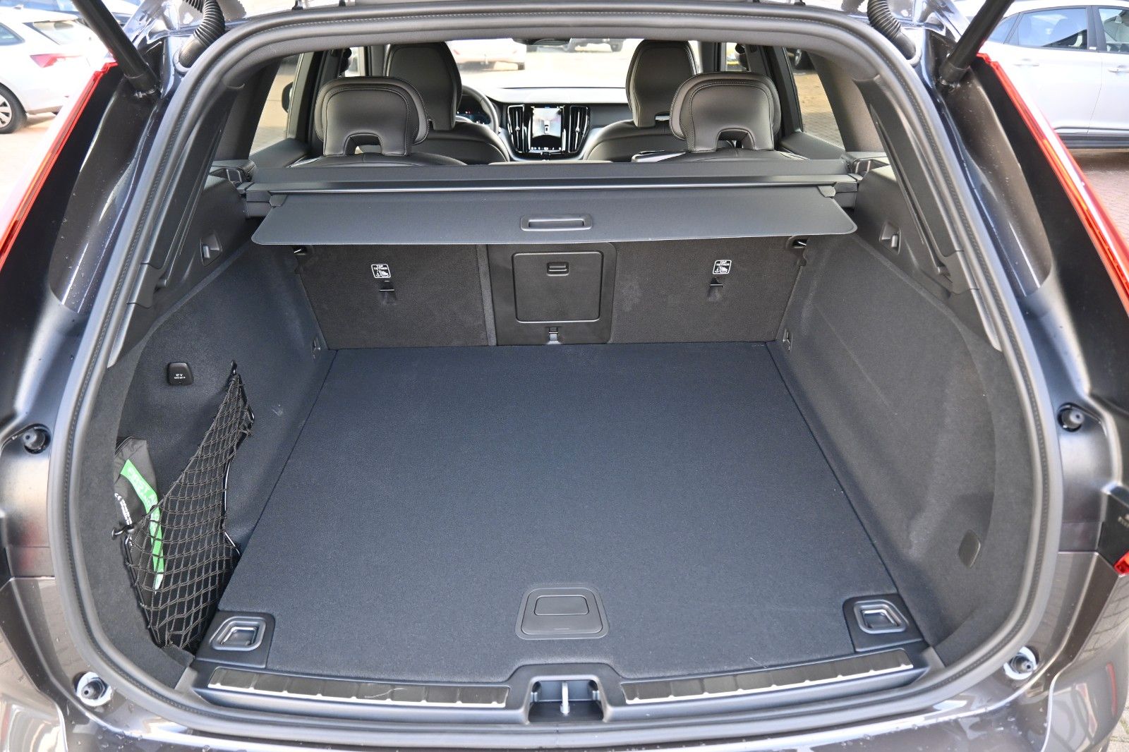 Fahrzeugabbildung Volvo XC60 B5 AWD Plus Dark*H&K*FSHZG*360°*ACC