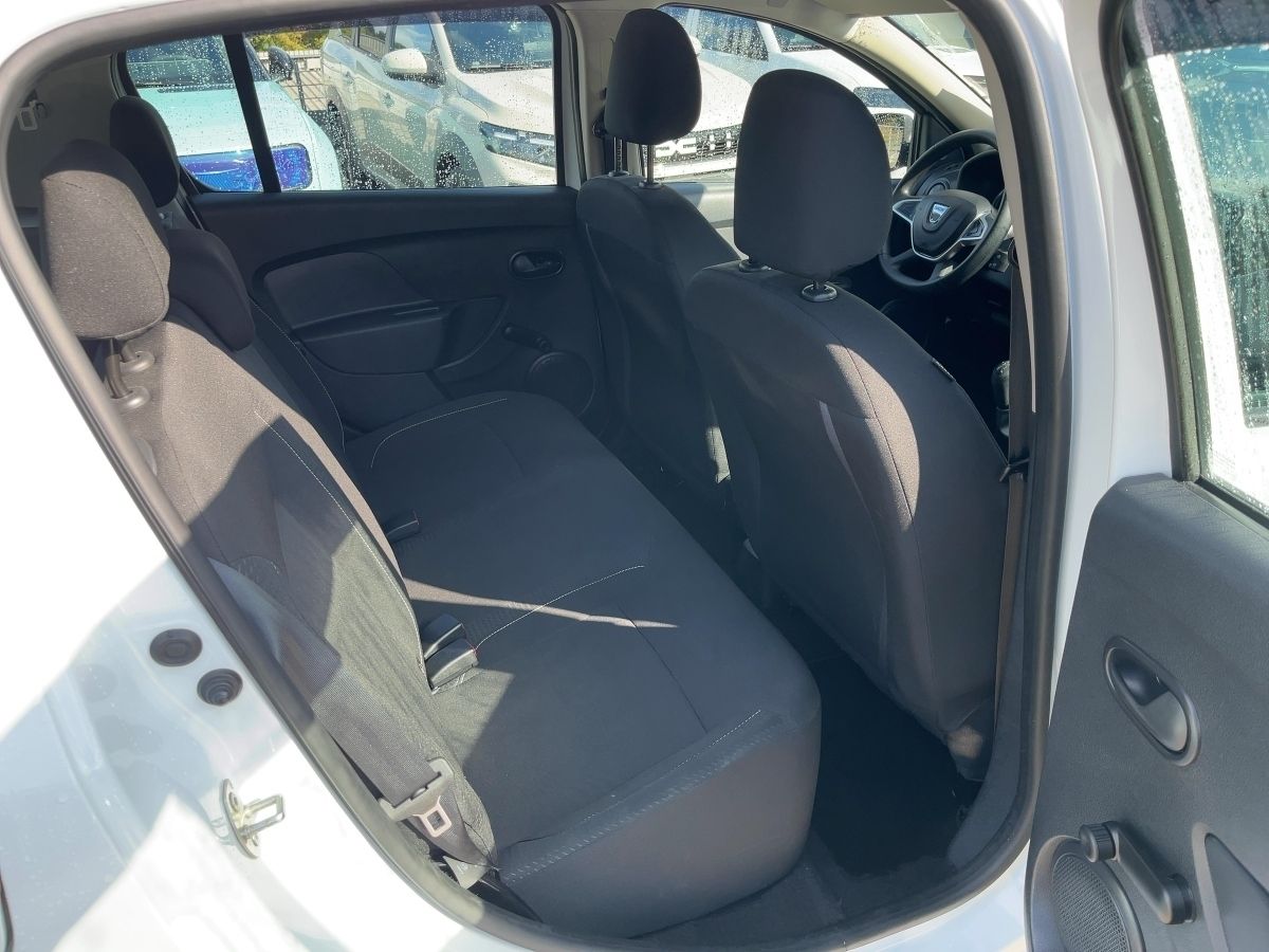 Fahrzeugabbildung Dacia Sandero Essential TCe 100 ECO-G Benzin & Autogas - mit KI generiert/bearbeitet