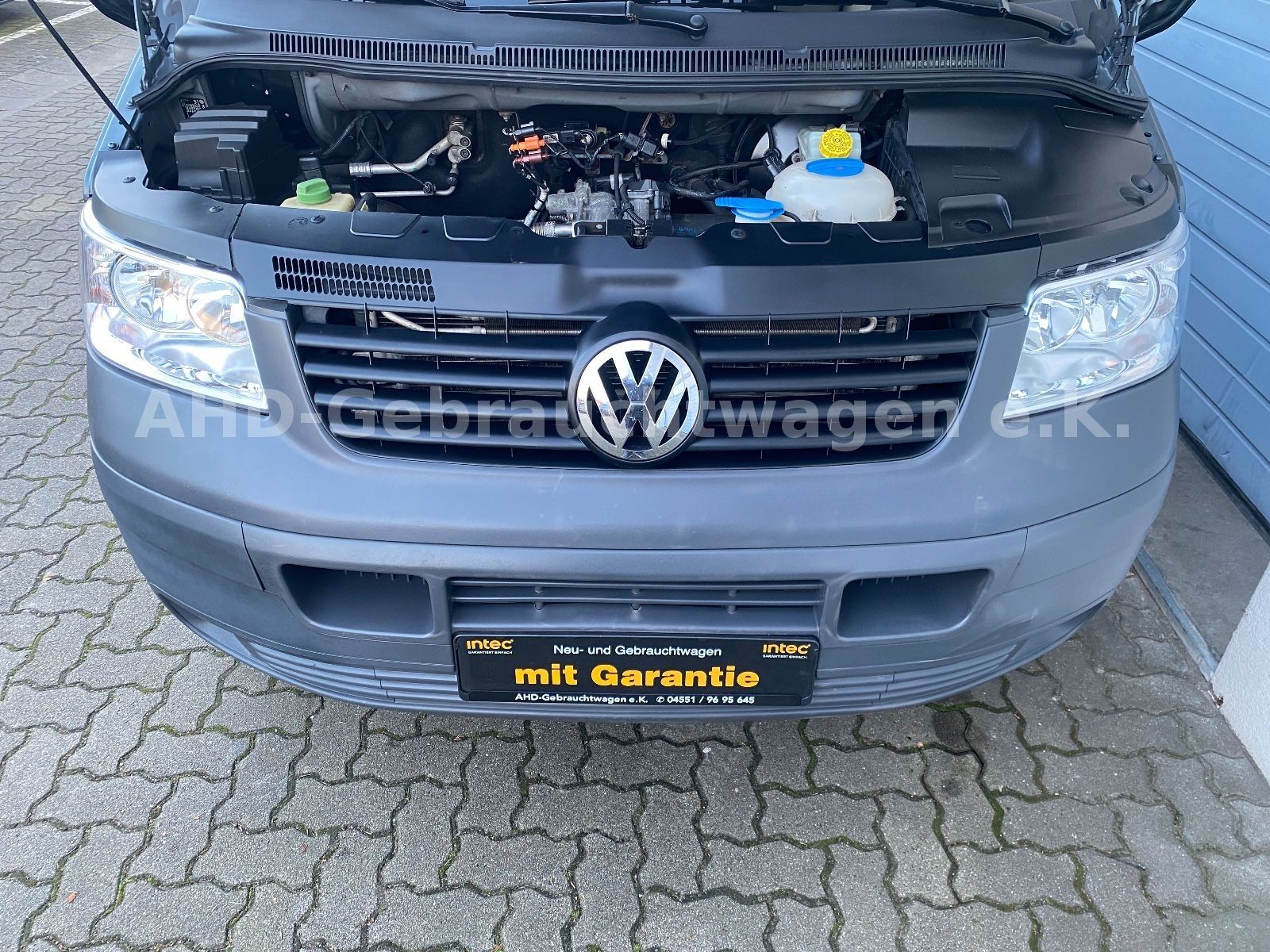 Fahrzeugabbildung Volkswagen T5 Langer Radstand 1.9 TDI 9-Sitzer Klima AHK