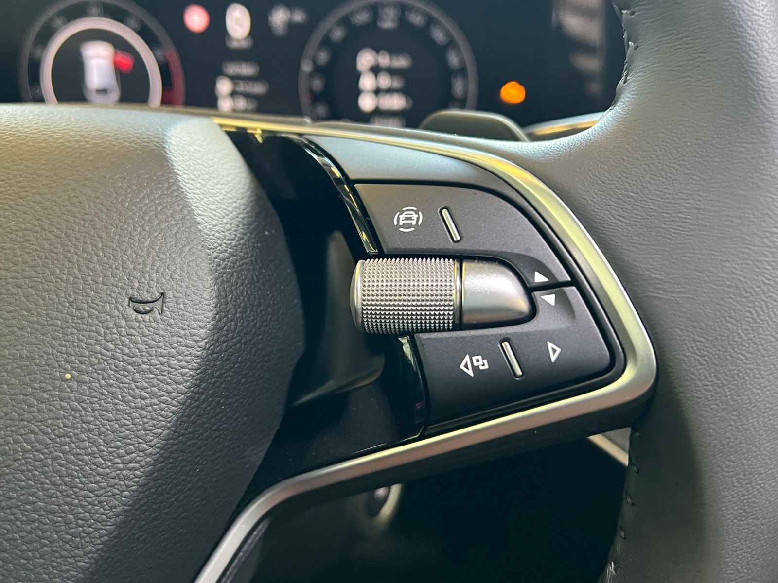 Fahrzeugabbildung SKODA Superb Combi Selection 1.5 TSI mHEV DSG *Vorb. A