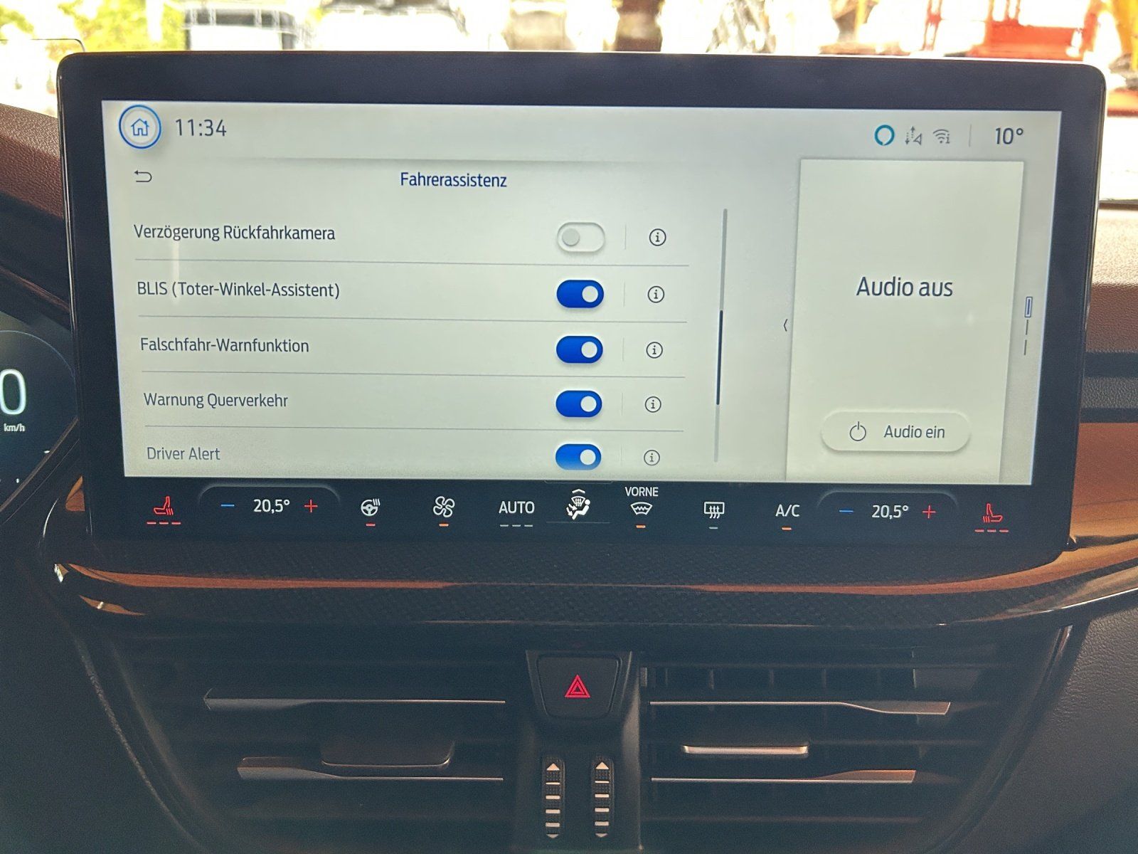 Fahrzeugabbildung Ford Focus 1.0 ST-Line X Aut./LED/ACC/KAMERA/NAVI/AHK