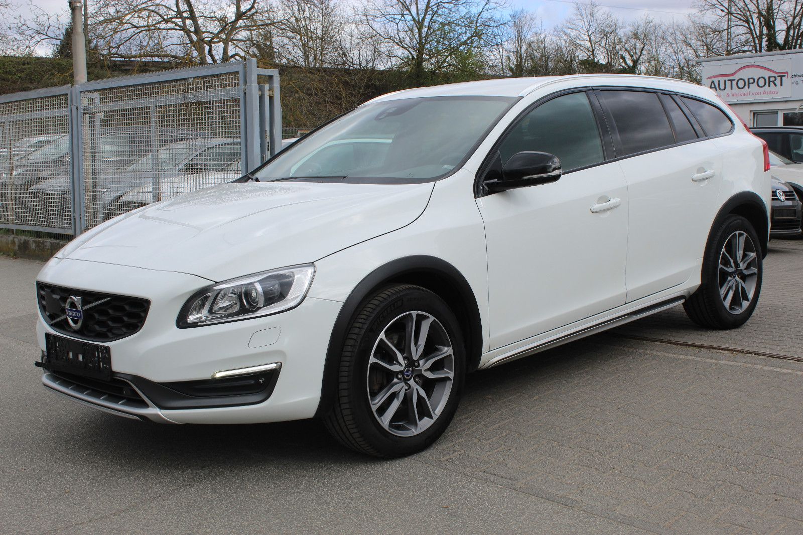 VOLVO V60 CC