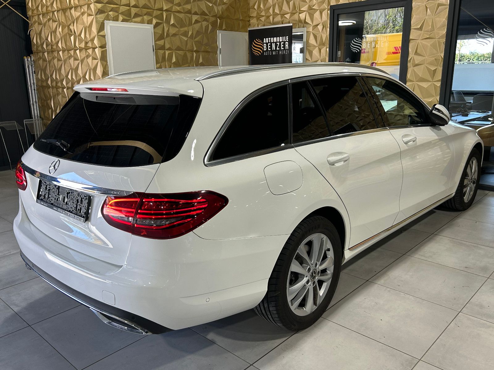 Fahrzeugabbildung Mercedes-Benz C 200 T-Modell/NAVI/KAMERA/APPLE/AMBIENTE/SHZ