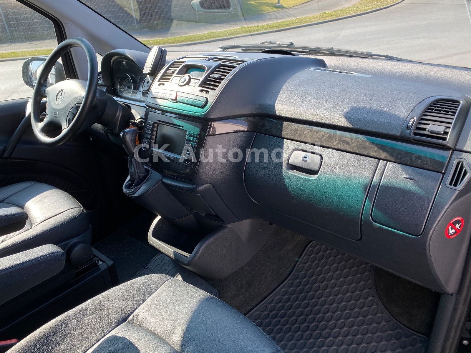 Fahrzeugabbildung Mercedes-Benz Viano 3.0 CDI lang Activity/6 Sitze/Leder/AHK