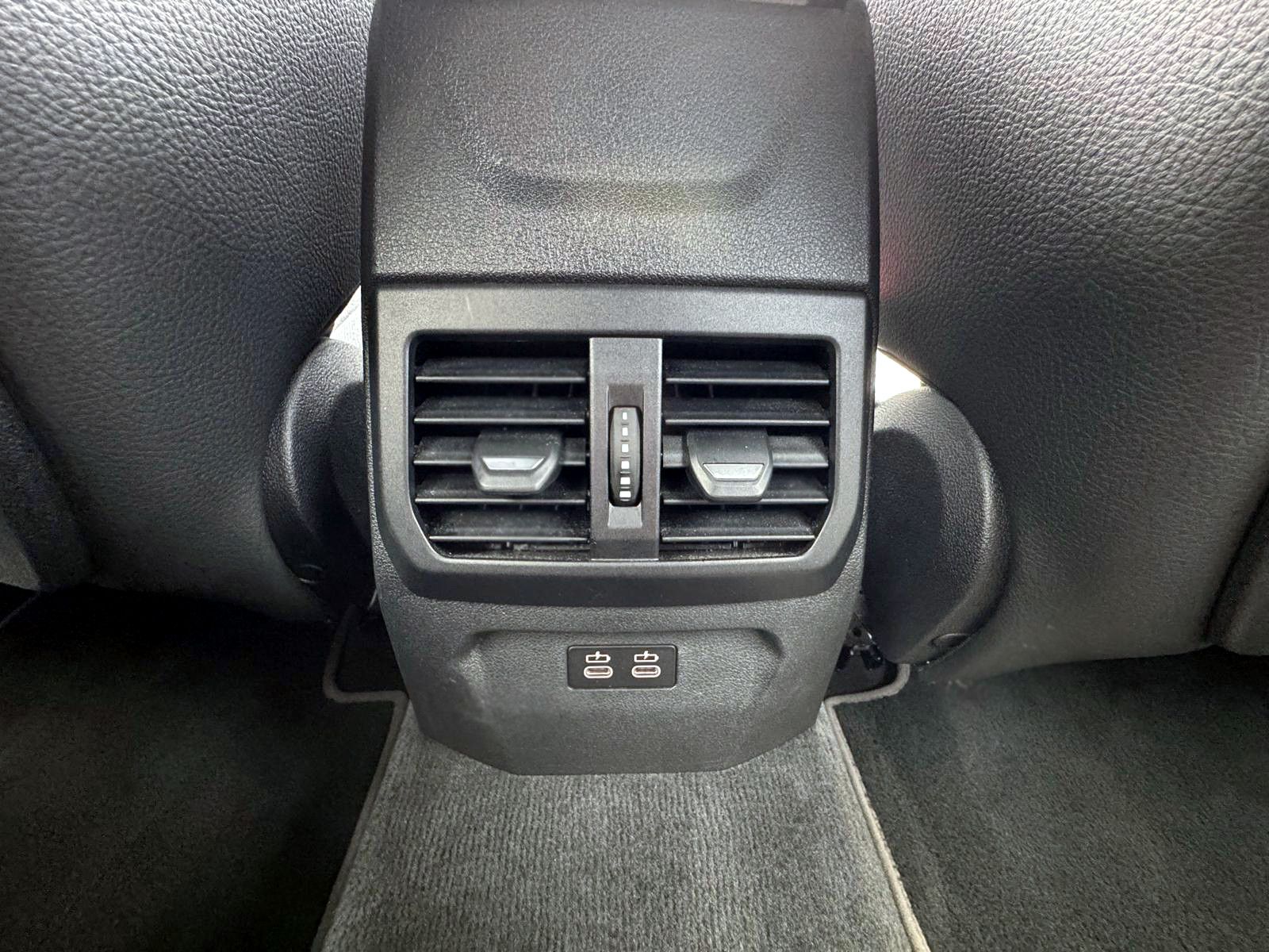 Fahrzeugabbildung BMW 118i Steptr. Sport-Line LED SHZ PDC CarPlay NAV