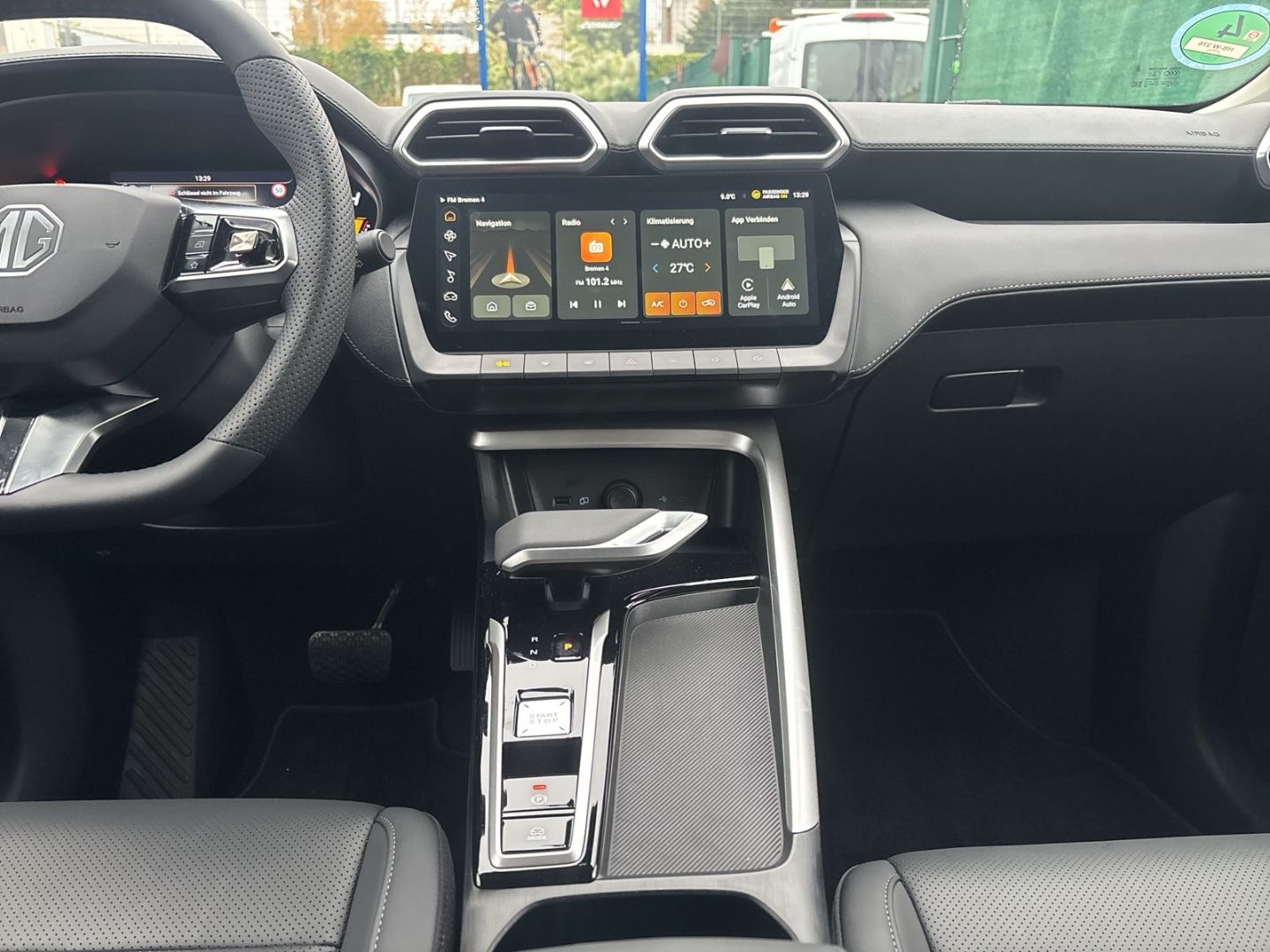 Fahrzeugabbildung MG ZS Luxury Vorführwagen, inkl. Allwetterreifen, N