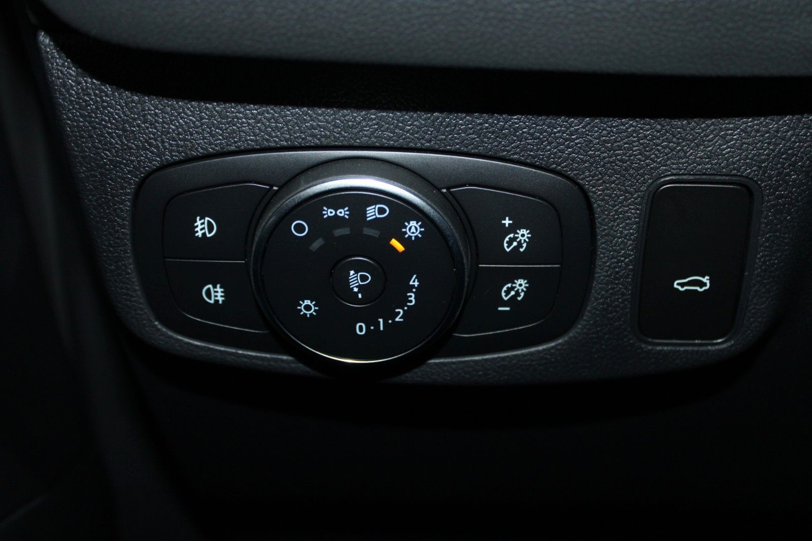 Fahrzeugabbildung Ford Focus ST-Line AHK GJR LED B&O ACC CAM SOFORT