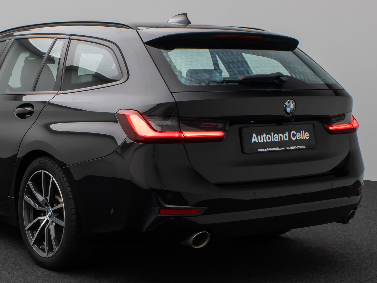 Fahrzeugabbildung BMW 330i Panorama Laser 360°HUD HiFi Komfort Sport