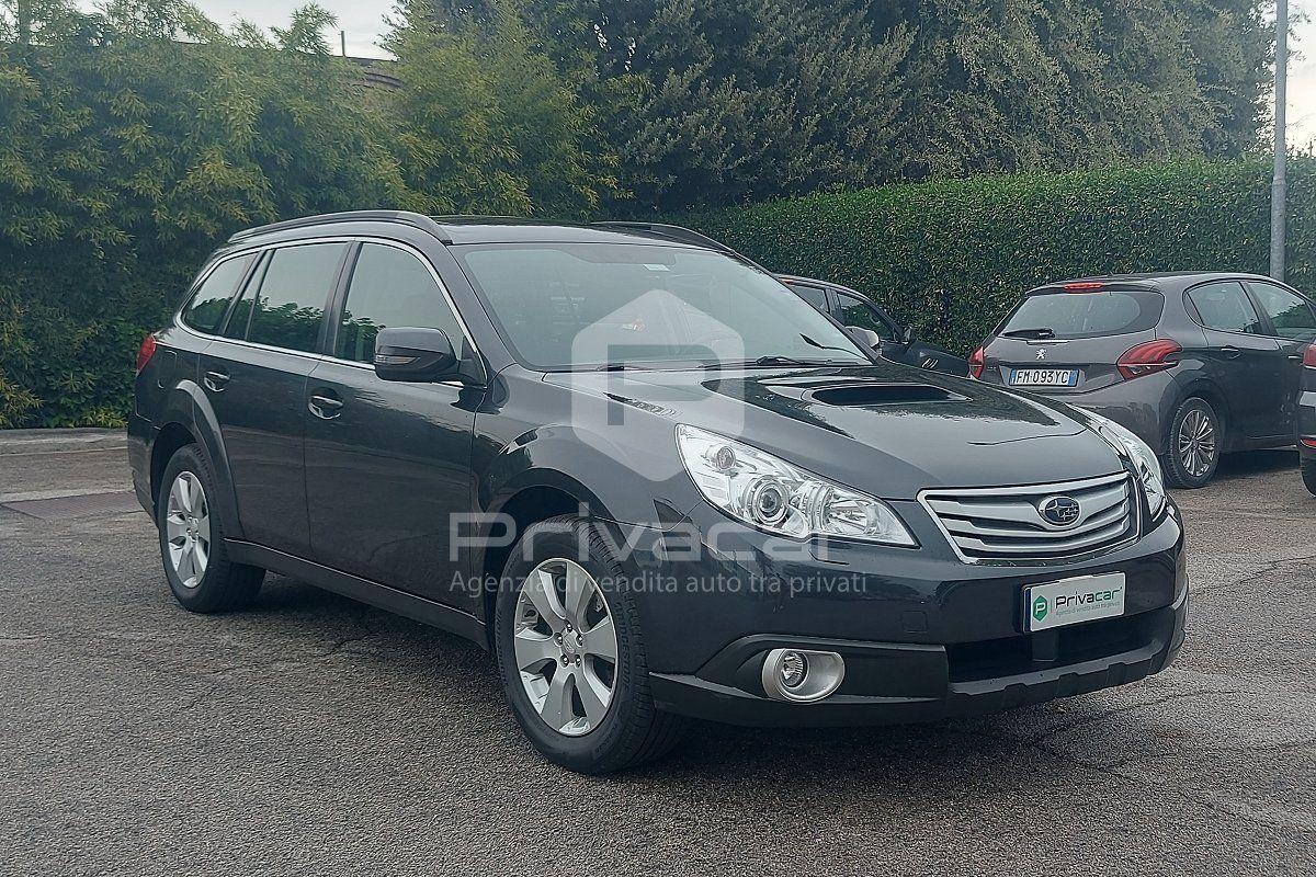 Subaru Outback 2010 — interior