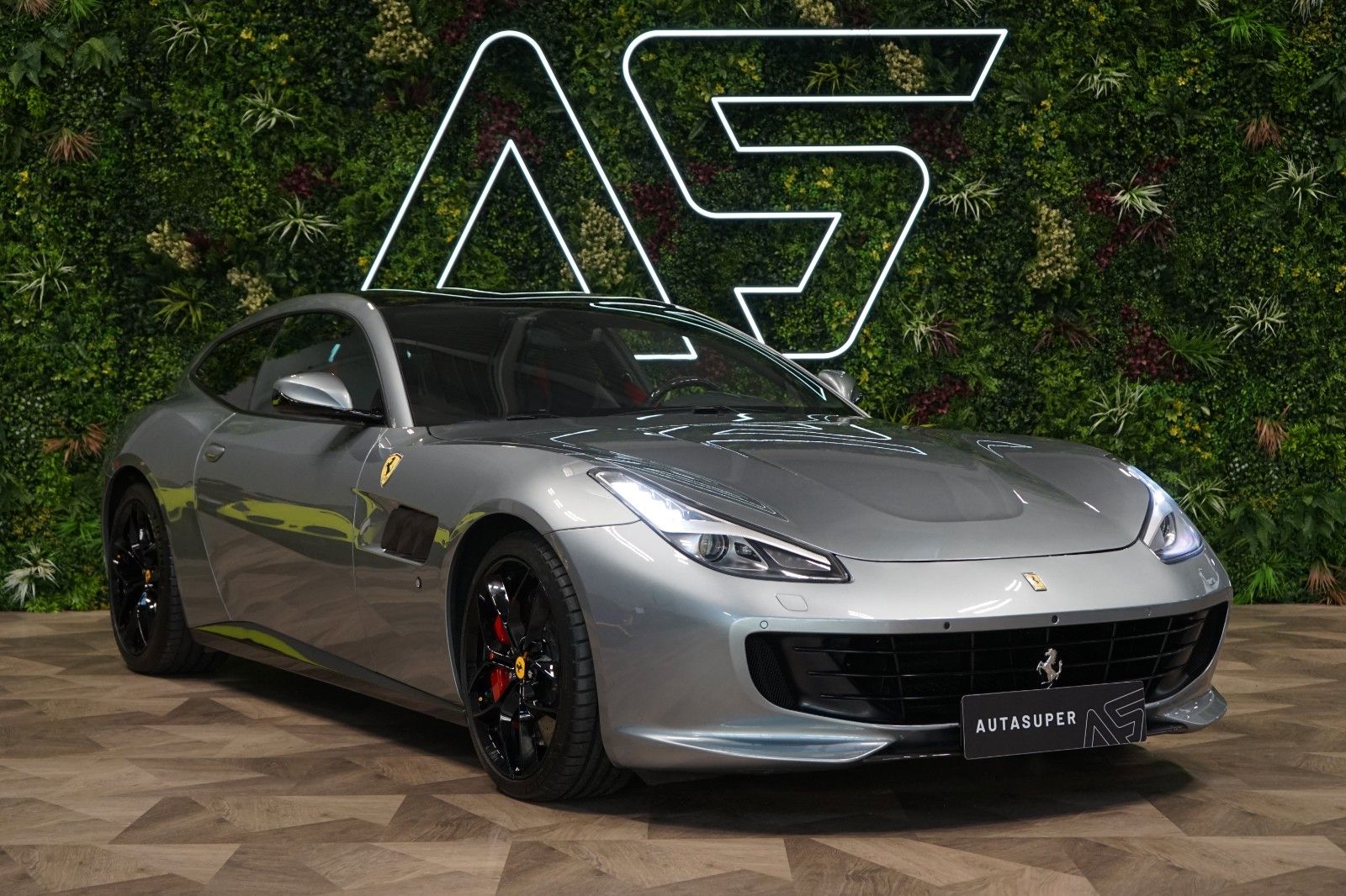 FERRARI GTC4Lusso