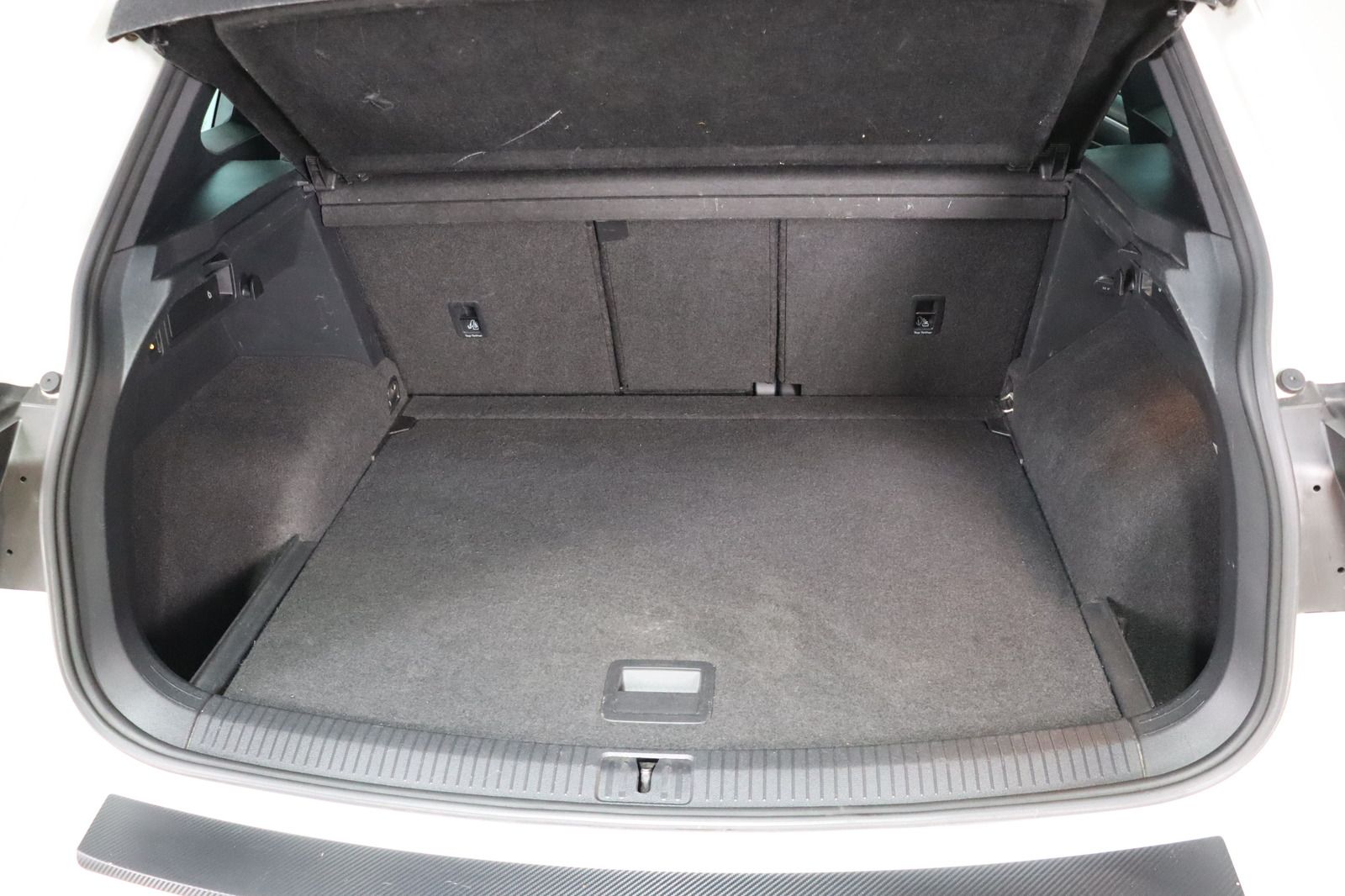 Fahrzeugabbildung Volkswagen Tiguan 2.0 TSI 4 Motion R-line Highline * Pano *