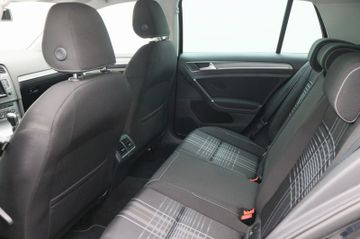 Fahrzeugabbildung Volkswagen Golf VII Lim. Comfortline BMT DSG PDC Navi