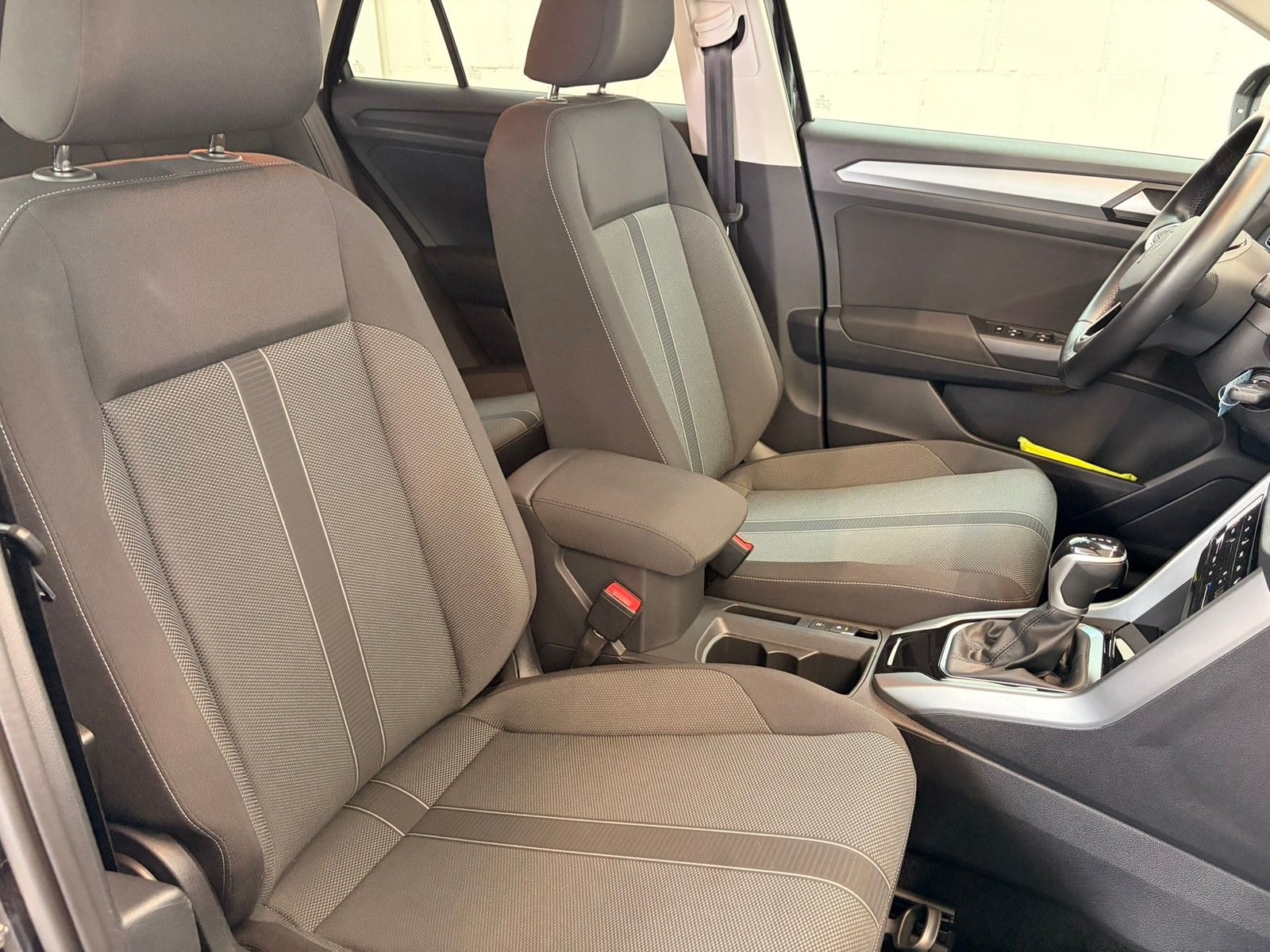 Fahrzeugabbildung Volkswagen T-Roc Life 2,0 TDI DSG +Kamera+ Navi + ACC + LED