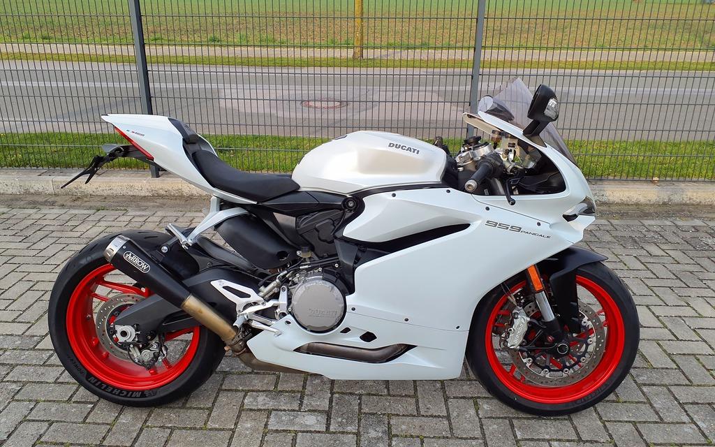 Ducati PANIGALE 959 + HELM