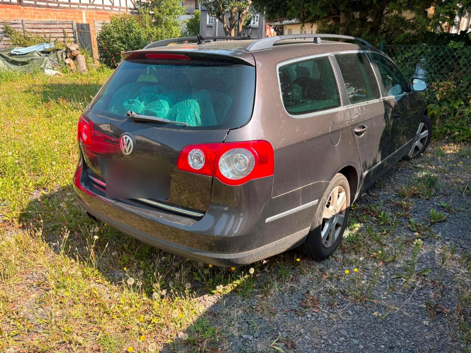 Volkswagen Passat 2009 — rear view