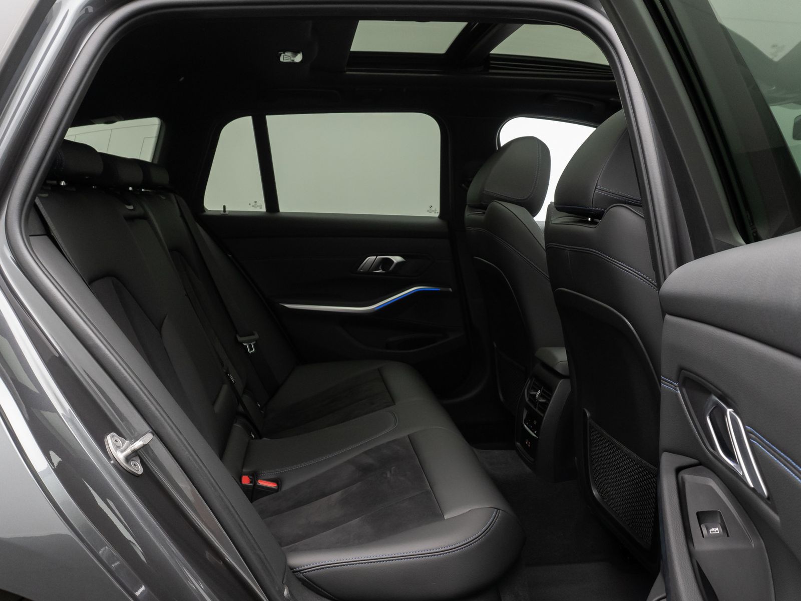 Fahrzeugabbildung BMW 330d xD M Sport DAB Kamera AHK Laser HiFi Komfor