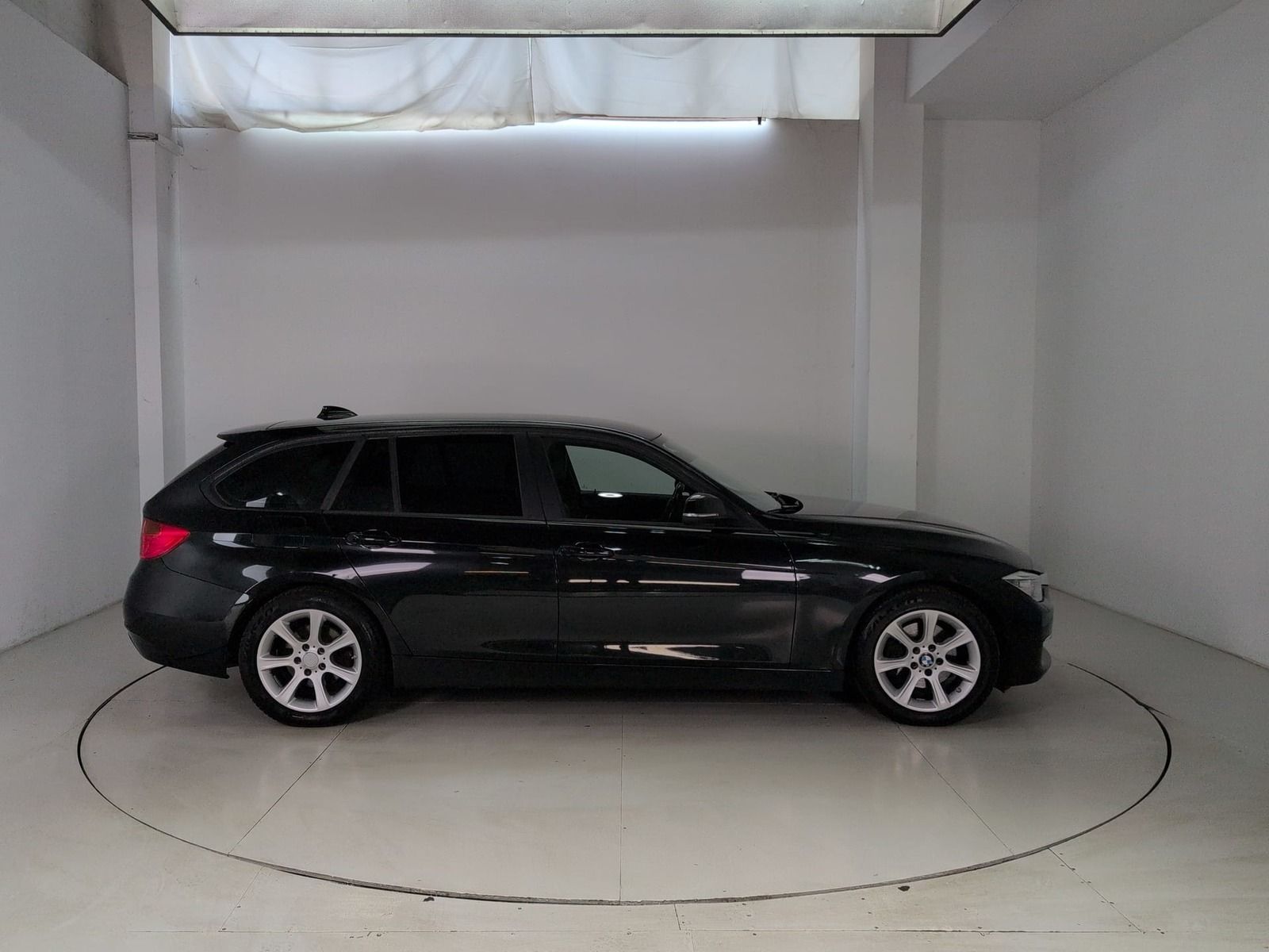 Fahrzeugabbildung BMW 320 d Touring xDrive * Leder * Bi- Xenon