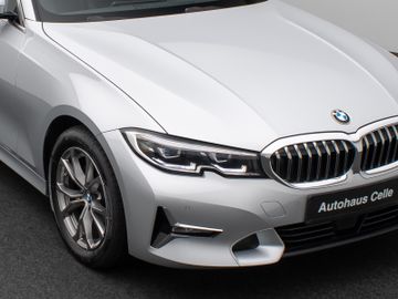 Fahrzeugabbildung BMW 320d xDLuxury Line DAB HiFi PDC Stop&Go Komfort