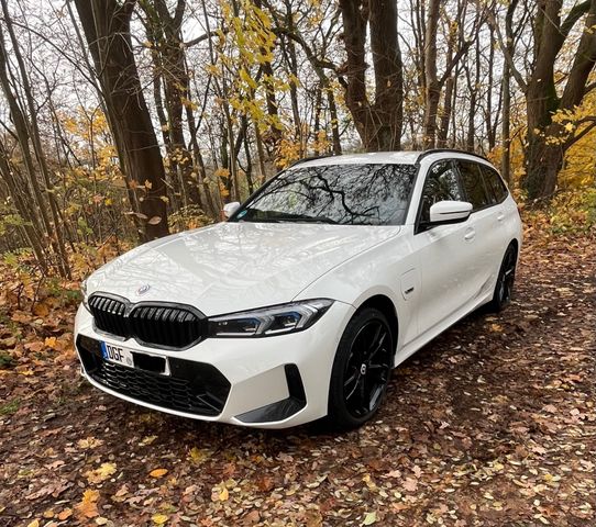 BMW 330e xDrive Touring Automatic -