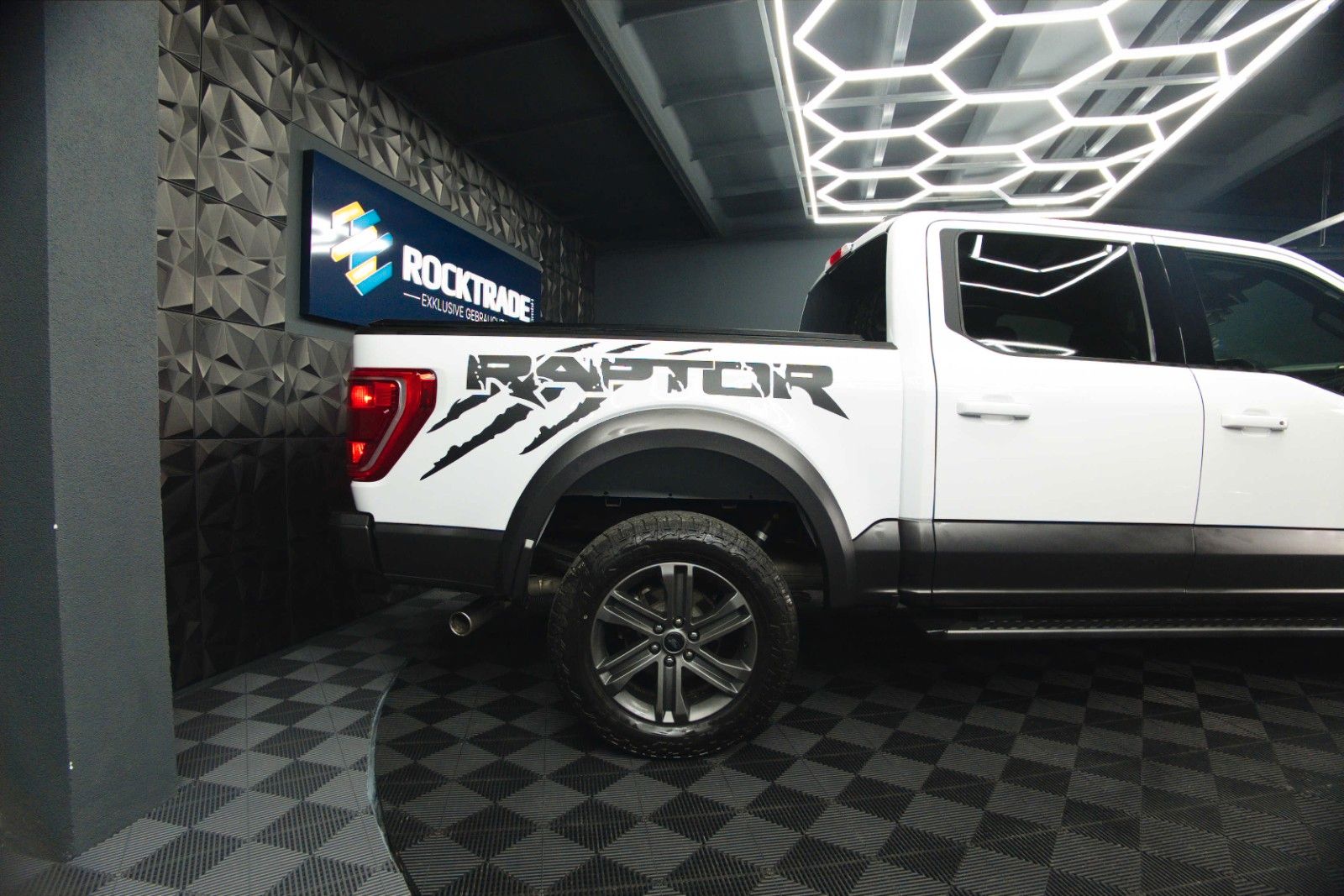 Fahrzeugabbildung Ford F150 5.0L V8 4x4 Offroad SuperCrew RAPTOR 19%