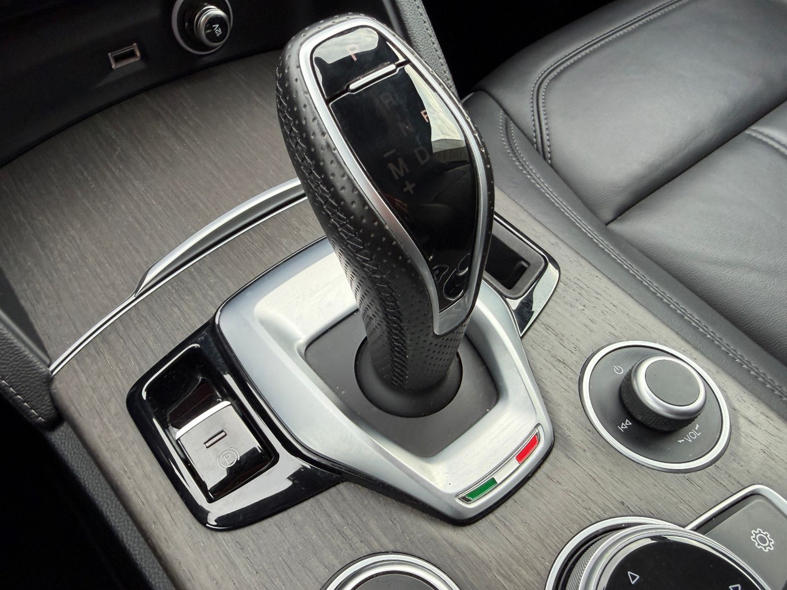 Fahrzeugabbildung Alfa Romeo Stelvio Ti Q4/MEMORY/ACC/NAVI/KAMERA/SHZ/KLIMA