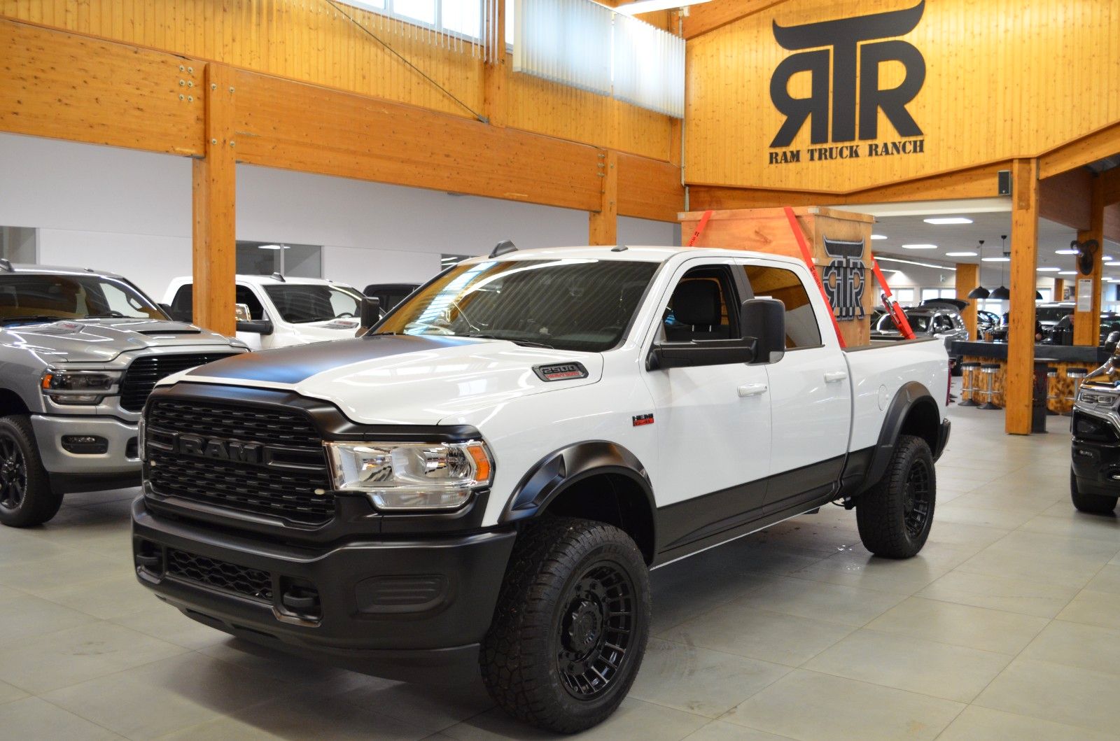 Fahrzeugabbildung Dodge RAM 2500 BLACK LINE CREW CAB 4X4 *Neuwagen*