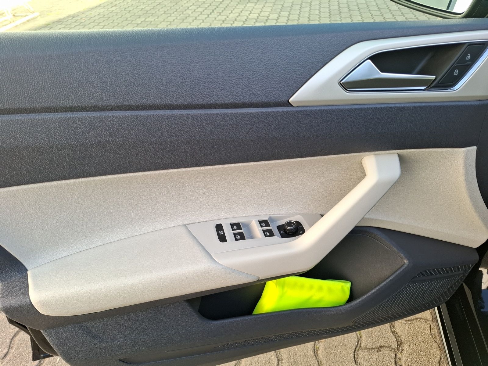 Fahrzeugabbildung Volkswagen Polo TSI Highline Klima DAB PDC SH LM