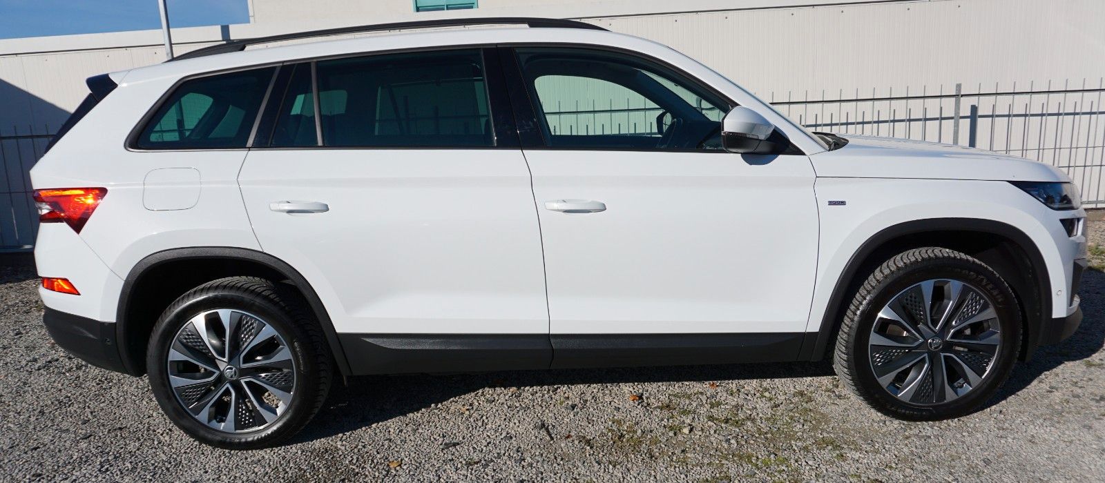 Fahrzeugabbildung SKODA Kodiaq Tour 4x4, LED,Navi,Kamera,SH,DAB,AHK
