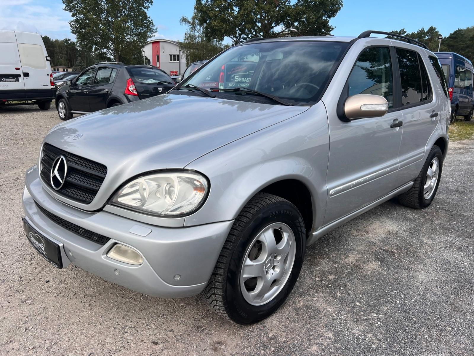Mercedes-Benz ML270 2004 — interior