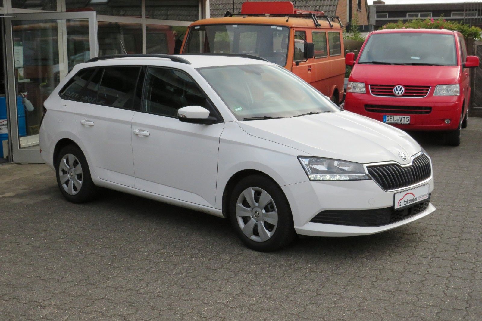 Fahrzeugabbildung SKODA Fabia Ambition DSG PDC NAVI SITZH APP 8-FACH 1.H