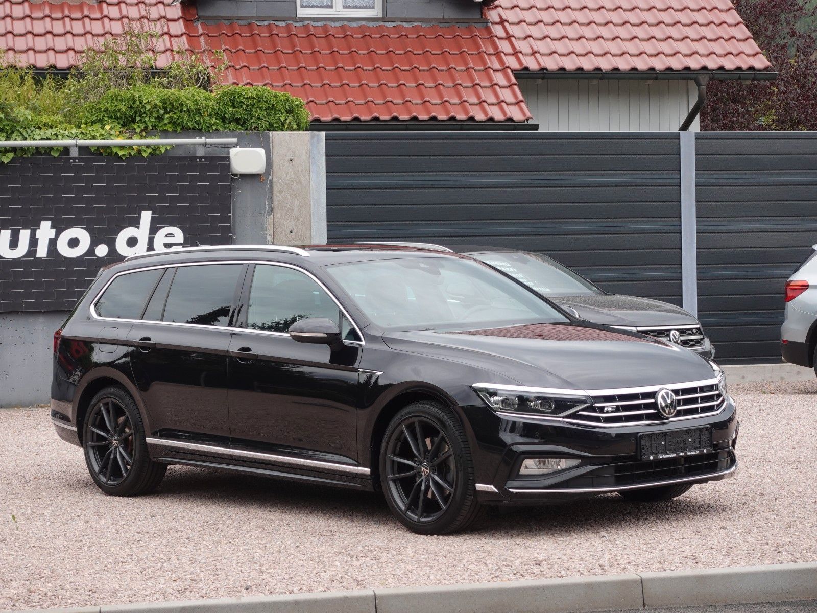 Fahrzeugabbildung Volkswagen Passat Variant 1.5 TSI OPF DSG R Line Pano/HarmK