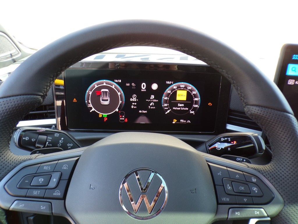 Fahrzeugabbildung Volkswagen T-Roc R-Line 1.5 l eTSI DSG Pano*Keyless*AHK*IQ