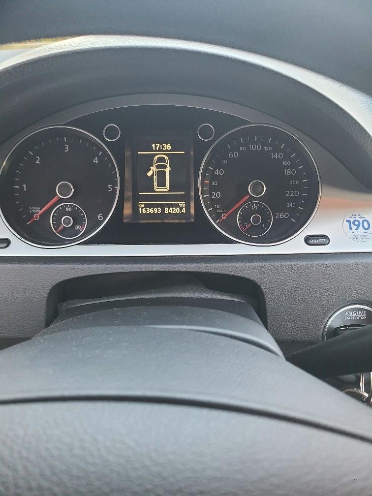 Volkswagen Passat 2009 — photo 8