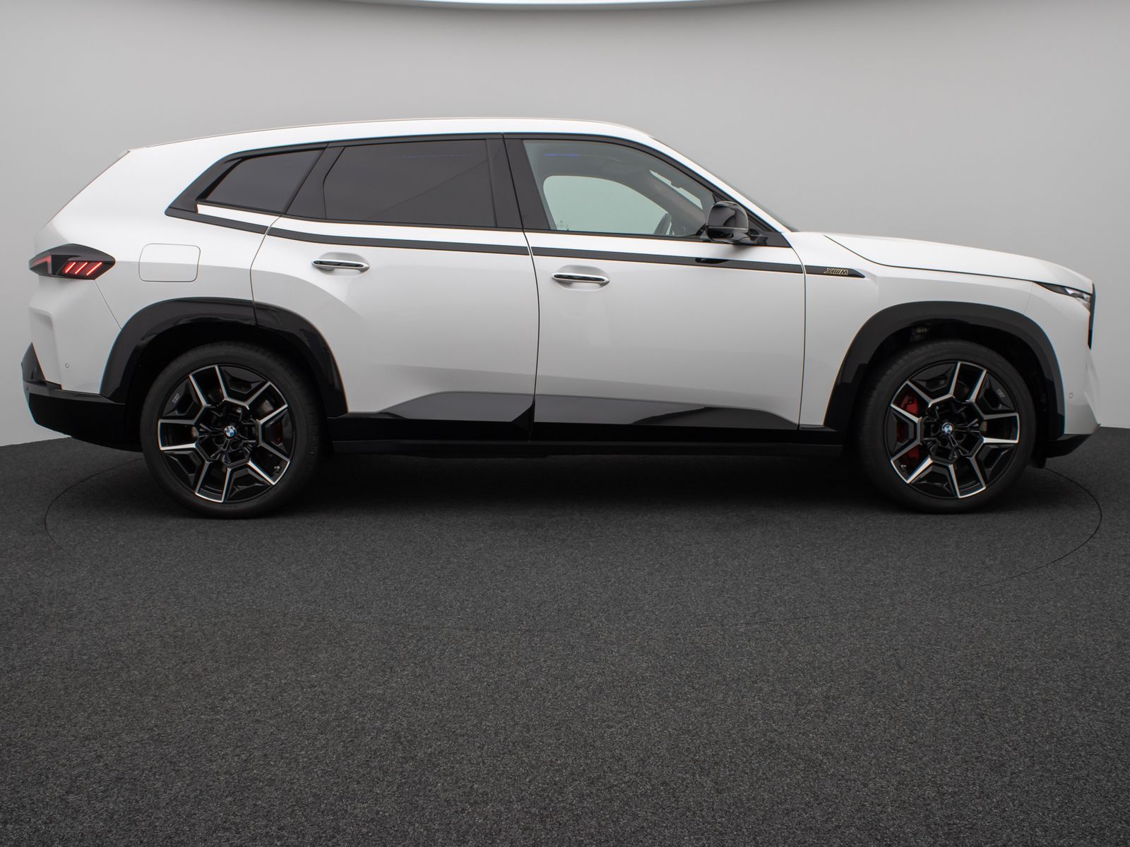 Fahrzeugabbildung BMW XM Individual M Sitze DAB B&W Massage SoftClose