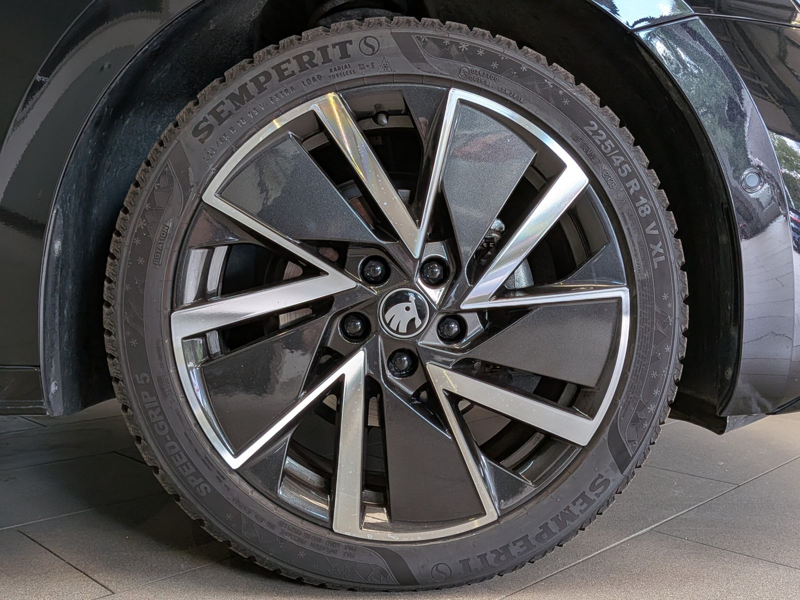 Fahrzeugabbildung SKODA Octavia 1.5 TSI Sportline MATRIX PANO AHK 5J-Gar