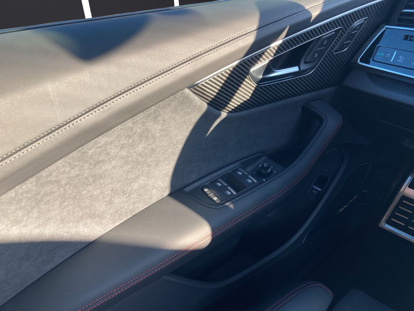 Fahrzeugabbildung Audi Q8 TDI quattro S line HD MATRIX PANO B&O STANDH
