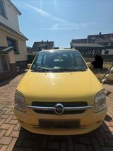 Opel Süßer Haribo-Flitzer sucht neues Zuhause ... - gebrauchte Opel Agila aus dem Jahr 2002