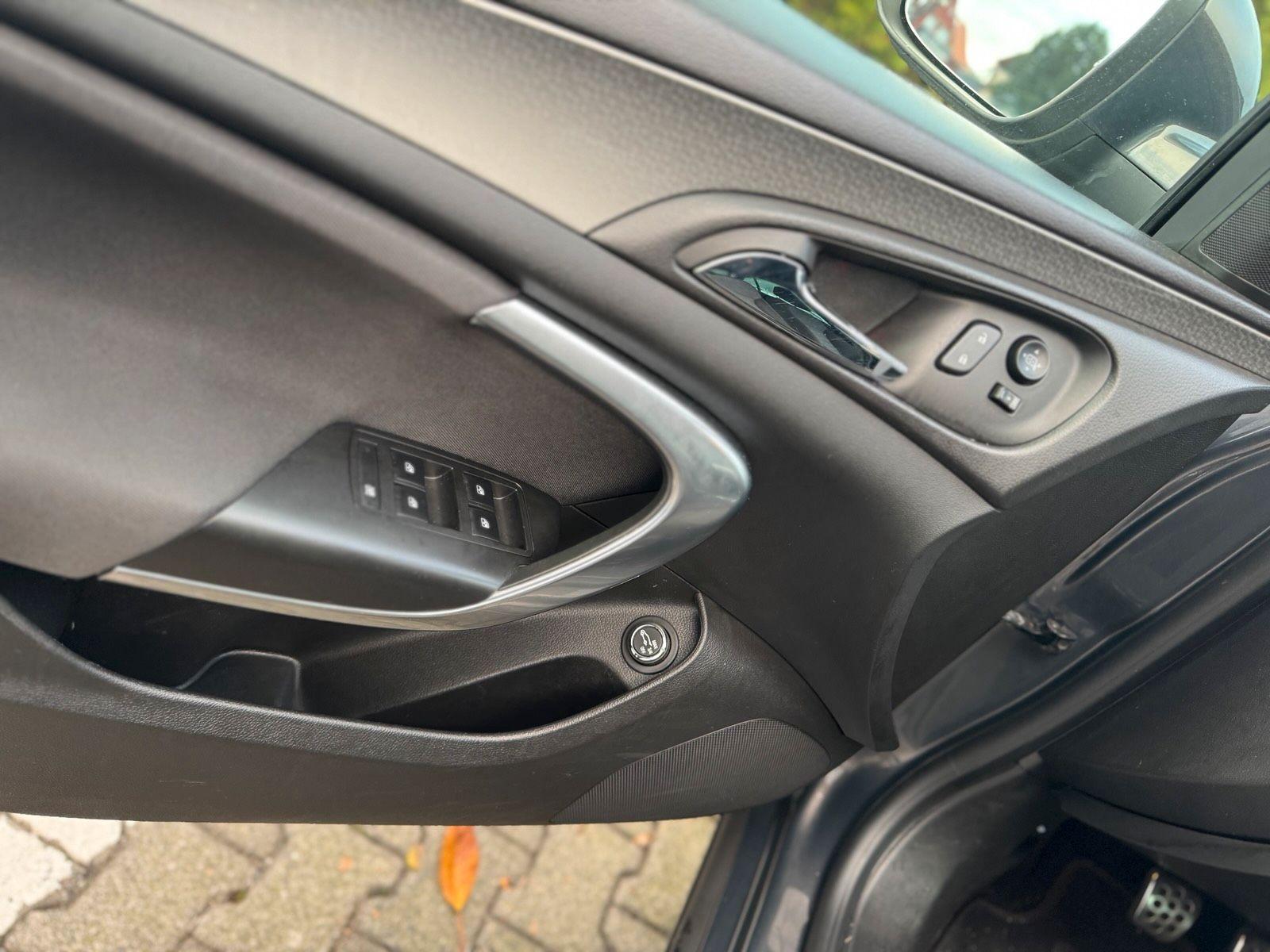 Opel Insignia 2014 — photo 11